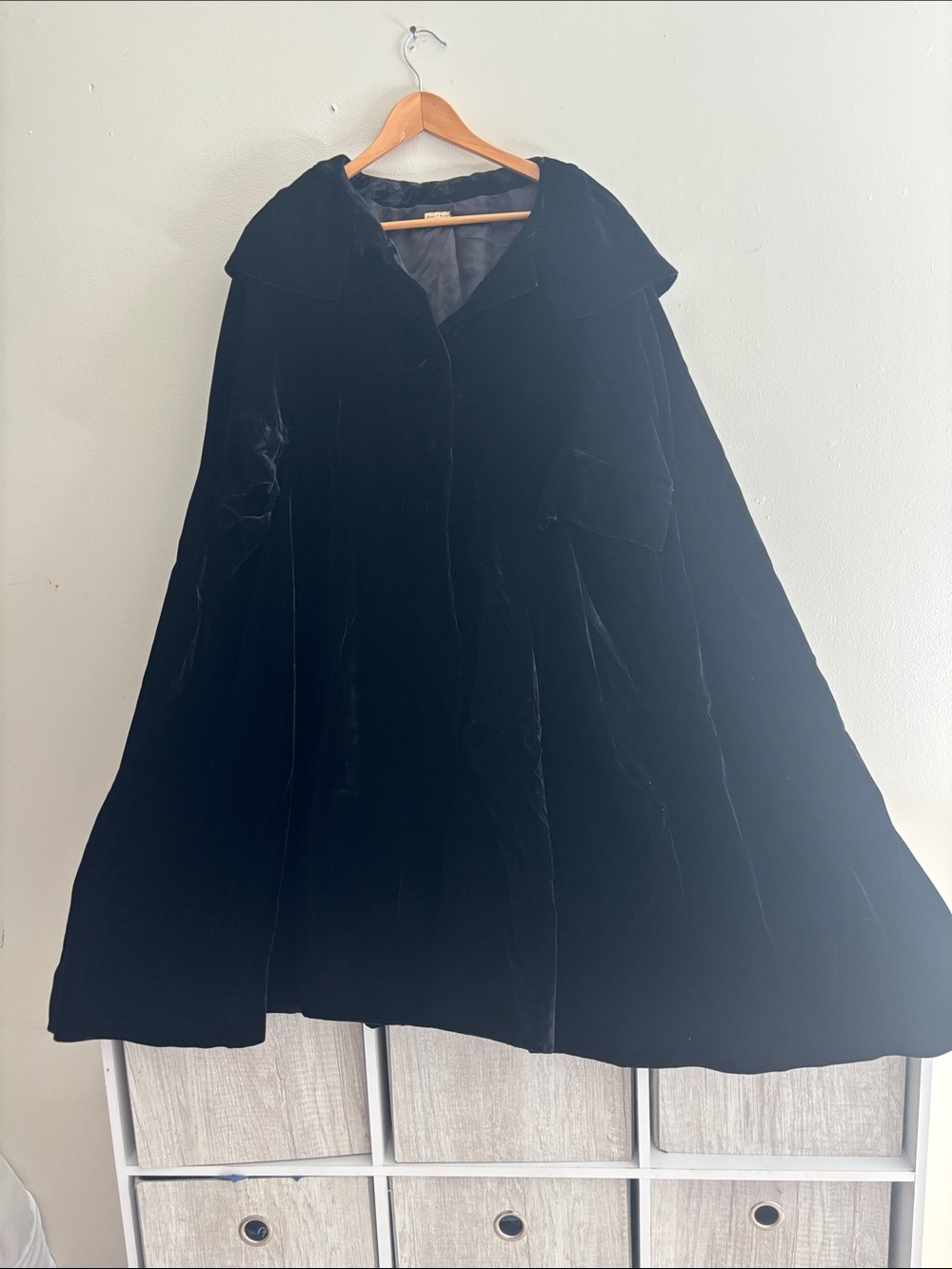 Source Unknown Black Velvet Cape Coat - Women's Swing Jacket